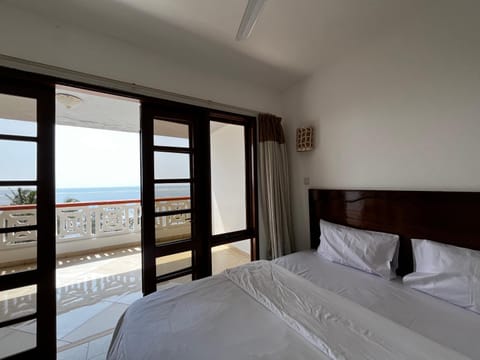 Bed, Natural landscape, View (from property/room), Balcony/Terrace, Photo of the whole room, Bedroom, Sea view