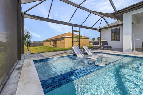 Brand New & Luxurious, Sunsets, Heated Pool & Spa - Villa Palm Breeze - Roelens House in Cape Coral