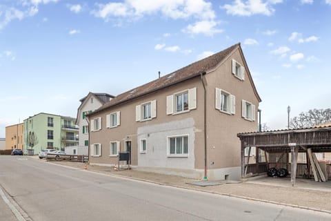 Property building, Facade/entrance, washing machine, dryer