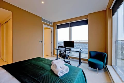 Bed, View (from property/room), Balcony/Terrace, Bedroom, towels