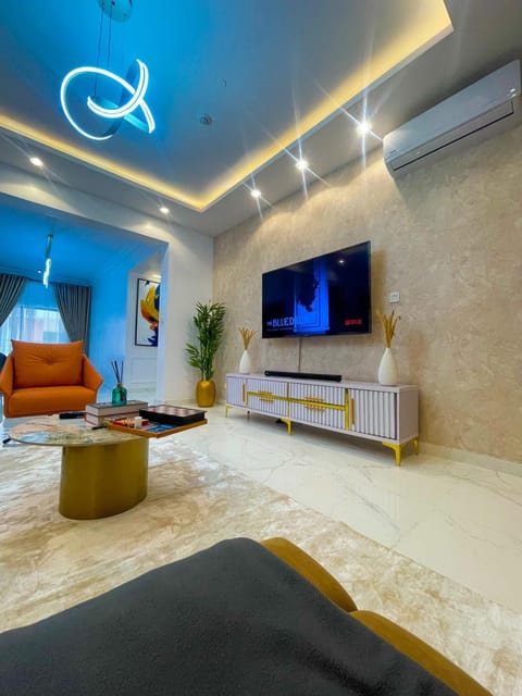 Communal lounge/ TV room, TV and multimedia, Living room, Seating area, Evening entertainment