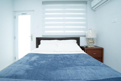 Bedroom, air conditioner