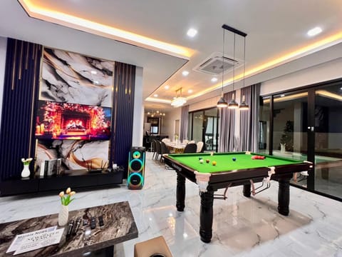 Communal lounge/ TV room, Billiard, Karaoke