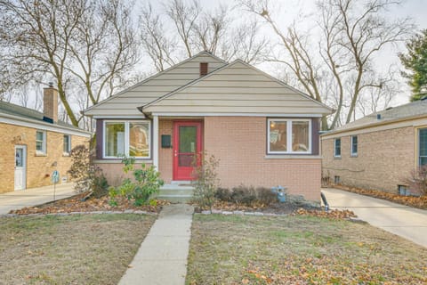 Home with Fenced Yard 13 Mi to Downtown Chicago! Casa in Evanston