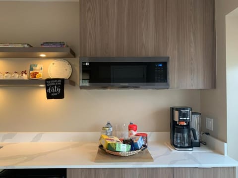 Coffee/tea facilities, Kitchen or kitchenette, minibar, toaster