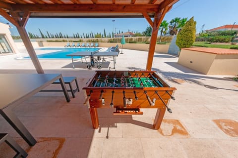 Patio, Table tennis