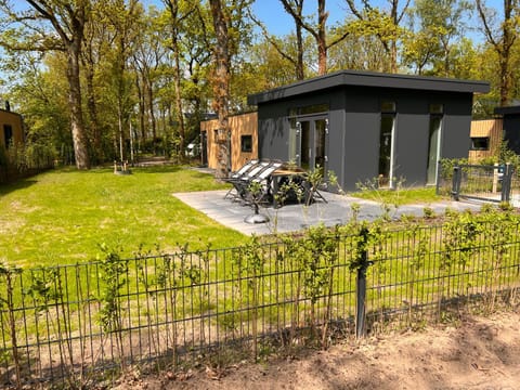 Property building, Day, Garden, Balcony/Terrace, Garden view