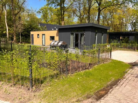 Property building, Spring, Day, Garden, Balcony/Terrace, Garden view