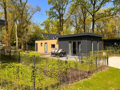 Property building, Day, Garden, Balcony/Terrace, Garden view