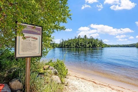 Charming Swiss Chalet Fire Pit Beach Access Casa in Moultonborough