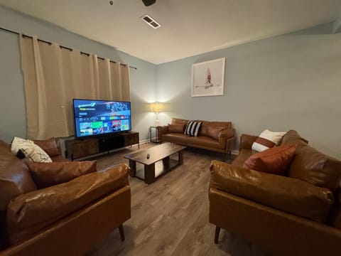 TV and multimedia, Living room, Seating area, Evening entertainment