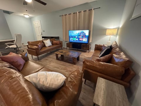 TV and multimedia, Living room, Seating area, Evening entertainment