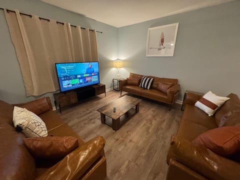 TV and multimedia, Living room, Seating area, Evening entertainment