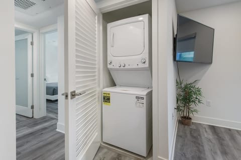 Beverly Hills 2BD 2BA with Free Parking Capsule hotel in Beverly Hills