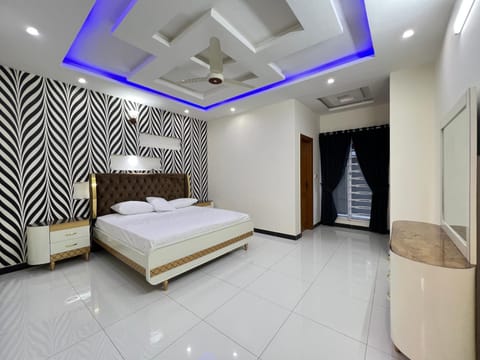 Bed, Photo of the whole room, air conditioner