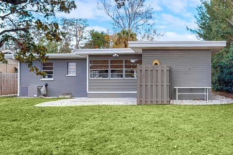 Coastal Holly Retreat House in Holly Hill