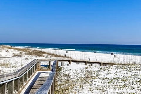 Tommy's Zen Yard & Cottage House in Pensacola