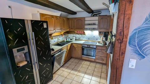 Kitchen or kitchenette, Dining area, dishwasher, oven, pet friendly, stove