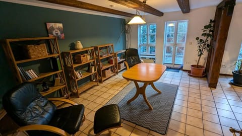 Library, Living room, Seating area