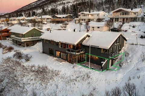 Property building, Day, Natural landscape, Winter, Mountain view