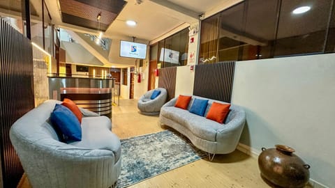 Communal lounge/ TV room, Lobby or reception