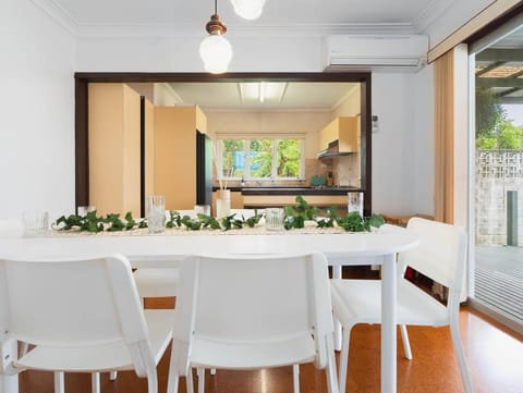 Quiet 4BR haven home with green surroundings House in Indooroopilly