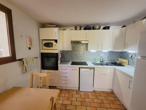 2 bedroom end of terrace house Casa in Le Beausset