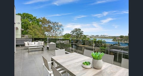 Balcony/Terrace, River view