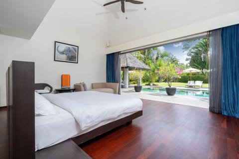 Bed, Photo of the whole room, Bedroom, Pool view