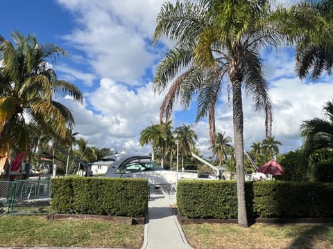 2nd floor Bayshore Luxe House Villa in Miami Shores