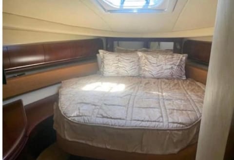 50 Ft Sea Ray yacht sleep 4 people Bateau amarré in Miami Shores