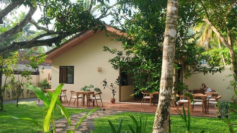 Property building, Garden, Dining area