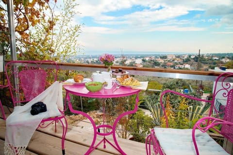 View (from property/room), Balcony/Terrace, City view, Sea view