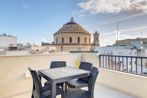 Property building, Patio, Day, View (from property/room), Balcony/Terrace, Dining area