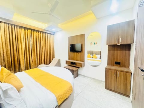 Hotel Lee Paramount Hotel in Gandhinagar