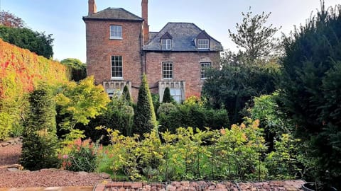 Clairville Apartment - Garden Terrace, Central Ross-on-Wye Apartamento in Ross-on-Wye