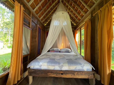 Tepi Sawah Lodge & Retreat Camping /
Complejo de autocaravanas in East Selemadeg