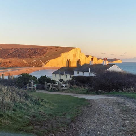 A Cosy Cabin at Cuckmere Haven Apartment in Lewes District