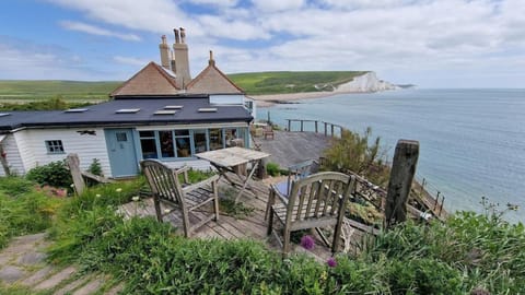 A Cosy Cabin at Cuckmere Haven Apartment in Lewes District