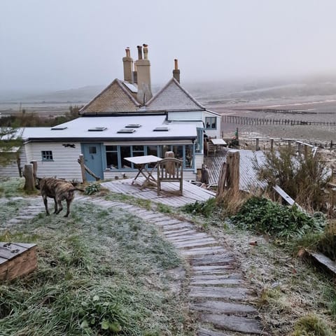 A Cosy Cabin at Cuckmere Haven Apartment in Lewes District