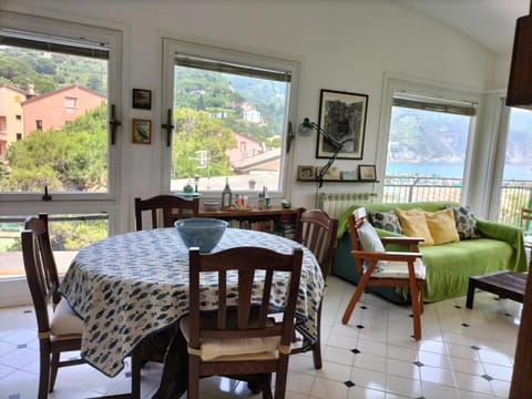 Seating area, Dining area, Sea view