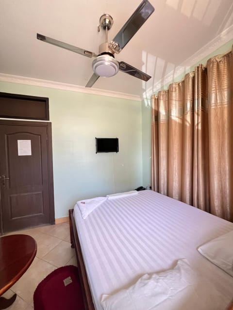 TV and multimedia, Photo of the whole room, Bedroom, air conditioner