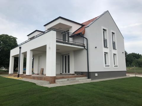 Vitorlás Apartman Apartment in Balatonszárszó