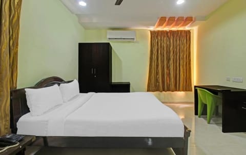 Bed, TV and multimedia, Photo of the whole room, Bedroom, wardrobe, air conditioner