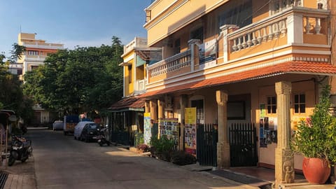 Aurodhan Art Gallery Bed and Breakfast in Puducherry