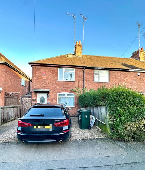 Property building, Day, Neighbourhood, Street view, Parking