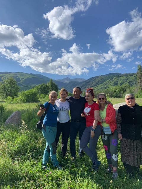 Spring, Natural landscape, Guests, Mountain view, group of guests, Family