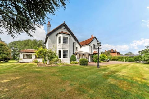 Property building, Day, Garden