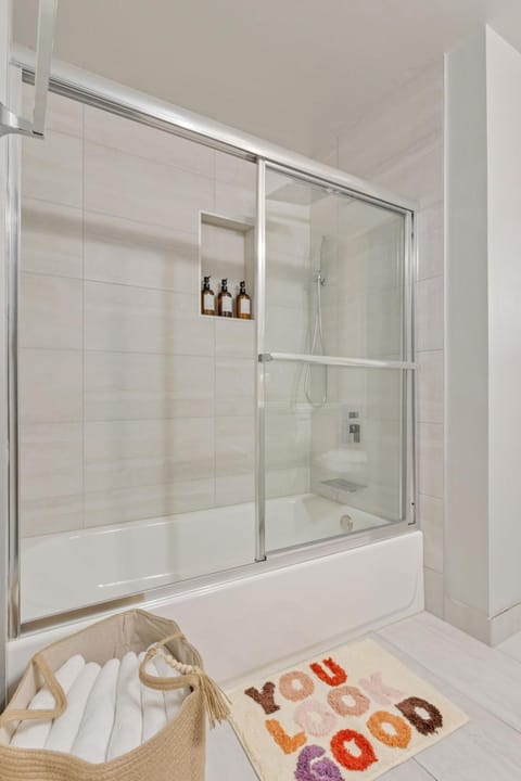 Shower, Bathroom, Photo of the whole room, towels