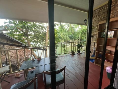 Smiley Bungalows Guest House Campground/ 
RV Resort in Ko Pha-ngan Sub-district